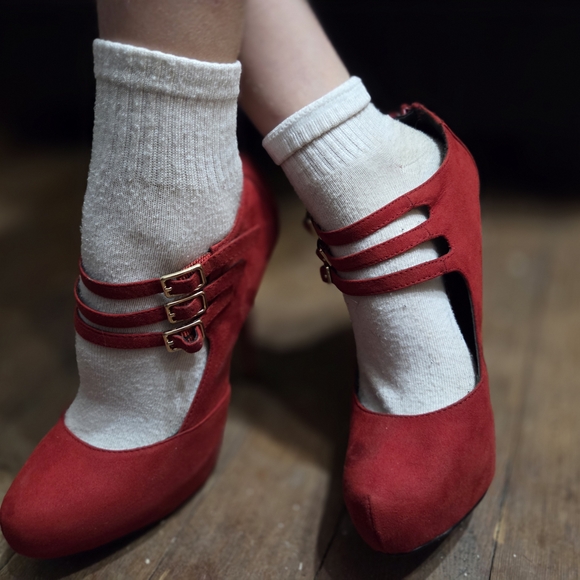 Aldo Red Triple Strap Heels - Picture 4 of 13